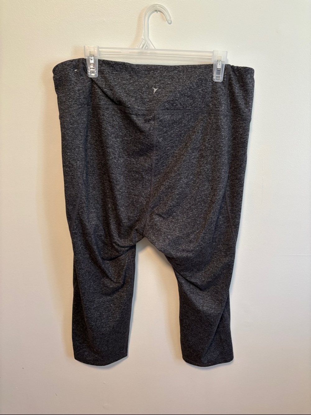 Old Navy Dark Charcoal Capri Leggings - Picture 4 of 4